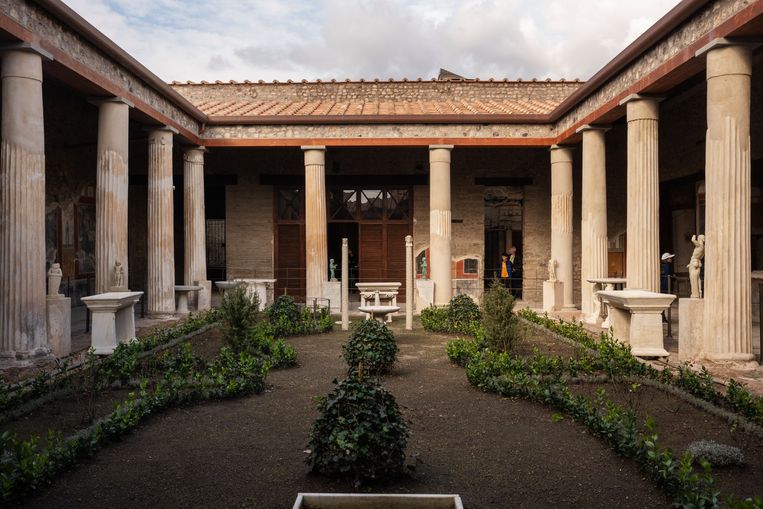 Exterieur van het Huis van de Vettii, een van de rijkste villa’s van Pompeï. Beeld Giulio Piscitelli
