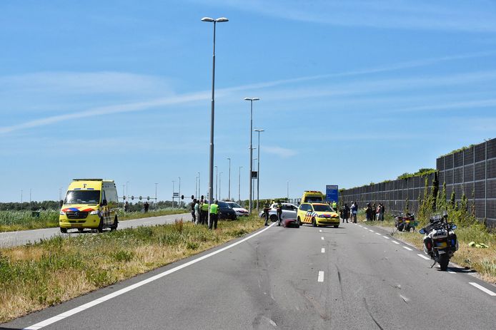 Ongeluk met twee motorrijders in Tilburg.
