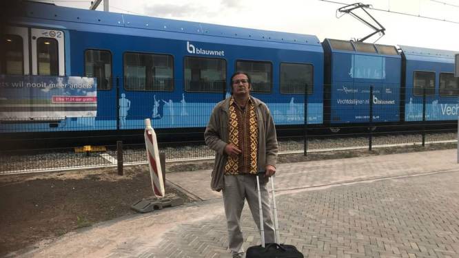 Dichter Rodaan al Galidi geschokt door incident in trein: ‘Iemand opsluiten op de wc, dat doe je niet’