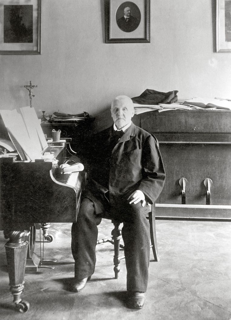 Compo­­­­­­­­­­nist Anton Bruckner rond 1896.  Beeld Getty Images