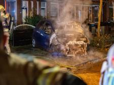 Auto brandt helemaal uit in Deventer, ondanks camera's na eerdere branden