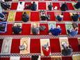 Moslims zijn bijeen in de Mevlana Moskee in Rotterdam.