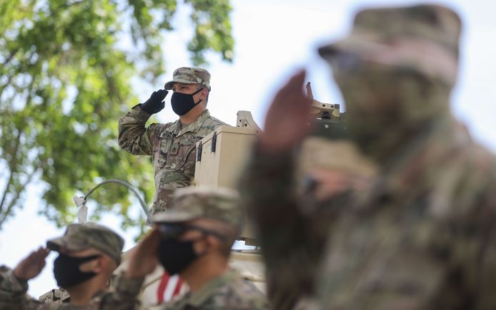 Amerikaanse soldaten met mondmaskers op. De VS geven van alle landen het meest uit aan defensie, in 2019 ongeveer 676 miljard euro.