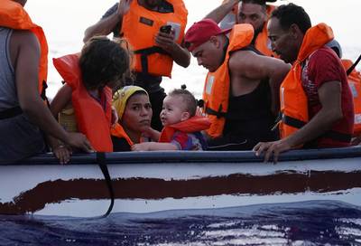 Kind van één jaar bereikt zonder ouders per boot Italiaans eiland Lampedusa