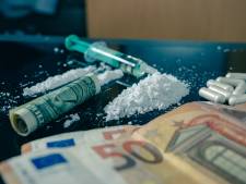 Cocaïne, XTC-pillen, hasj en cashgeld gevonden in Hilversumse woning: bewoner opgepakt