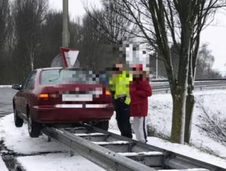 "Iets met sneeuw", twittert politie over dit bizar ongeval