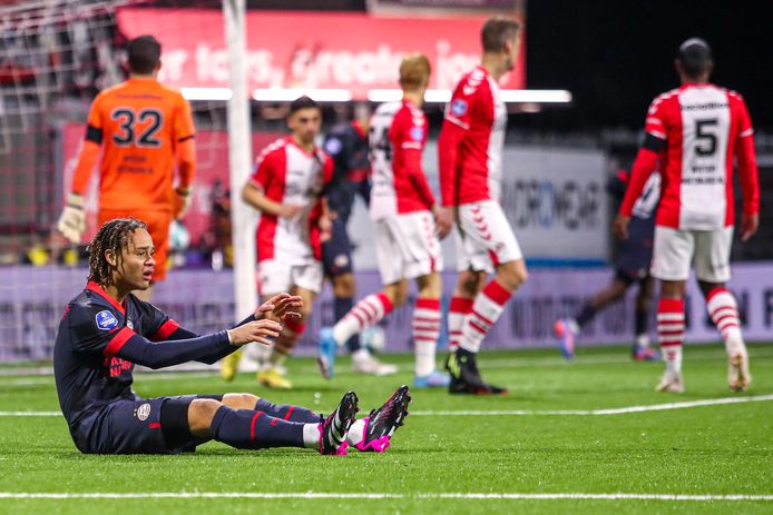 Xavi Simons baalt.