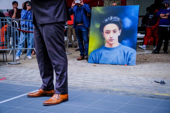 Inauguration de la "place Mehdi Bouda" sur la Place du Nouveau Marche aux Grains, à Bruxelles, vendredi 20 août 2021. Mehdi Bouda, 17 ans, est décédé après avoir été renversé par une voiture de police en août 2019 dans le centre-ville de Bruxelles.