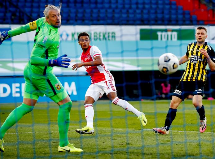 Squawka Live on X: David Neres' goal in the first minute on injury time  crowned Ajax KNVB Cup champions after a 2-1 win against Vitesse. 🏆   / X