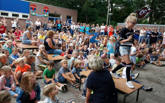 Feest op basisschool De Steiger in Terneuzen, bij de bekendmaking van de nieuwe naam van de fusieschool, augustus 2018.