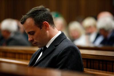 Gevangen atleet Oscar Pistorius naar ziekenhuis gebracht
