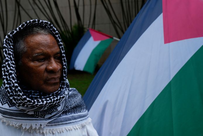 De Palestijnse sjaal (keffiyeh) staat symbool voor verzet, eenheid, soevereiniteit en revolutie.