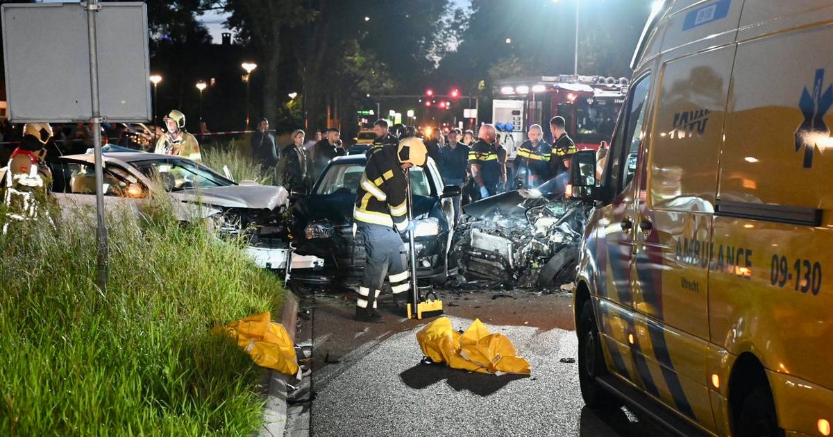 Automobilist overleden bij ernstige botsing tussen meerdere autos in IJsselstein.