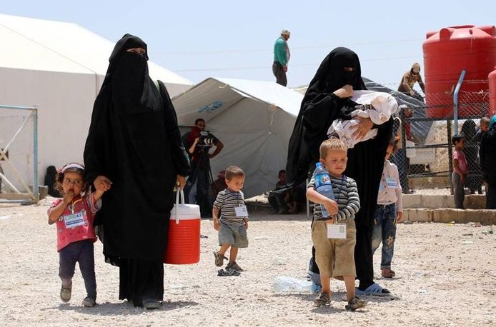 Vrouwen met hun kinderen in het Al-Hol-vluchtelingenkamp in Syrië