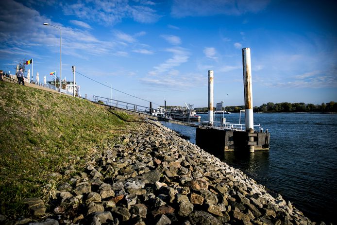 Het waterpeil van de Rijn bij Lobith  is historisch laag.