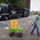 Vrachtwagens denderen door het dorp: 'wachten op ongeluk'