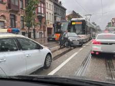 Personenwagen en tram botsen op Brusselsesteenweg 