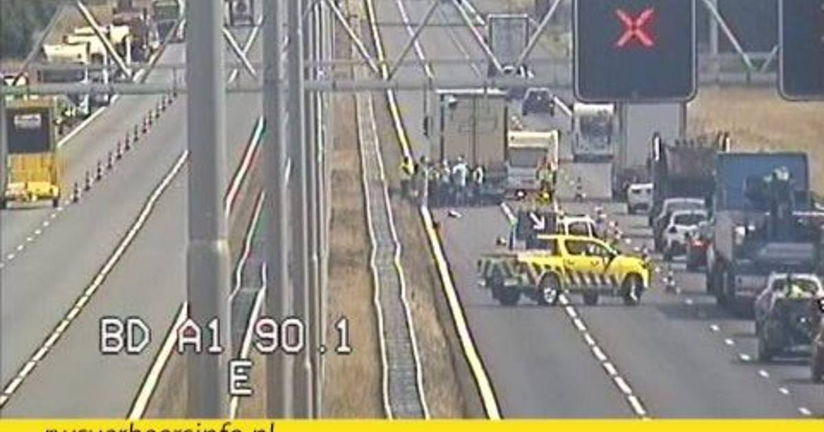 Chaos op A1 tussen Apeldoorn en Deventer compleet na ongeluk: files in beide richtingen.