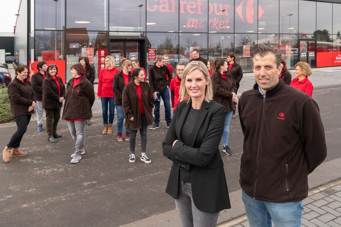 Ex Profwielrenner Nick Nuyens Opent Carrefour In Brecht Veel Aandacht Voor Lokale Producten Brecht Hln Be