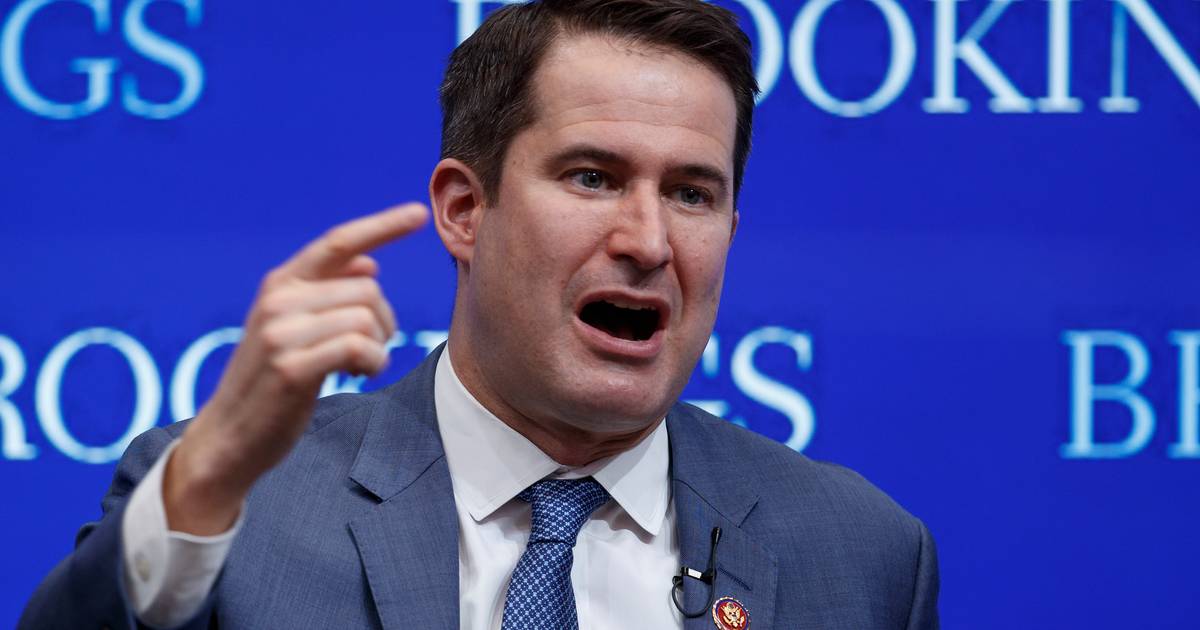 Oud-marinier Seth Moulton stapt in race naar Witte Huis ...