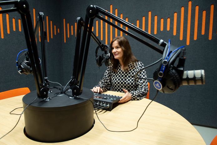 Petra van Dijk in de nieuwe podcaststudio in MindLabs.