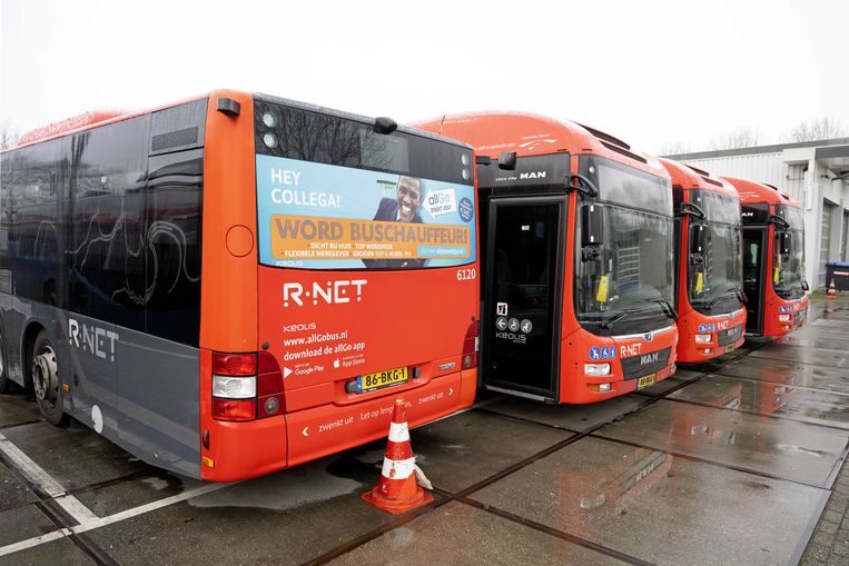 Stilstaande bussen vanwege stakingen. Beeld ANP