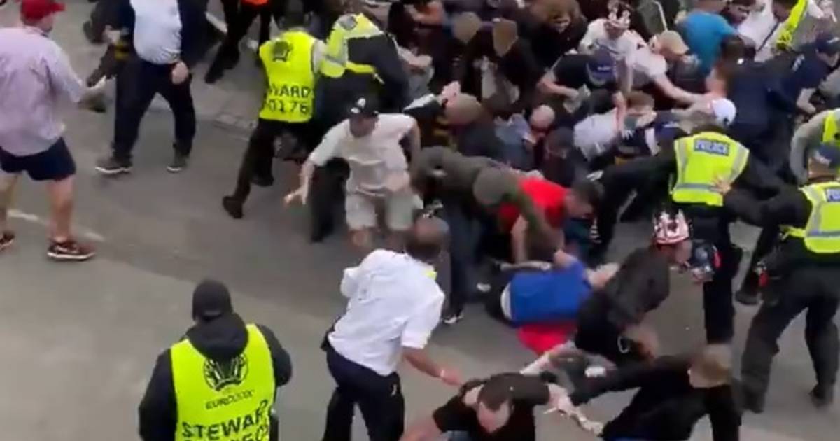 I fan senza biglietto cercano di prendere d’assalto Wembley prima dell’inizio della finale del Campionato Europeo |  Campionato europeo di calcio (11 giugno – 11 luglio)