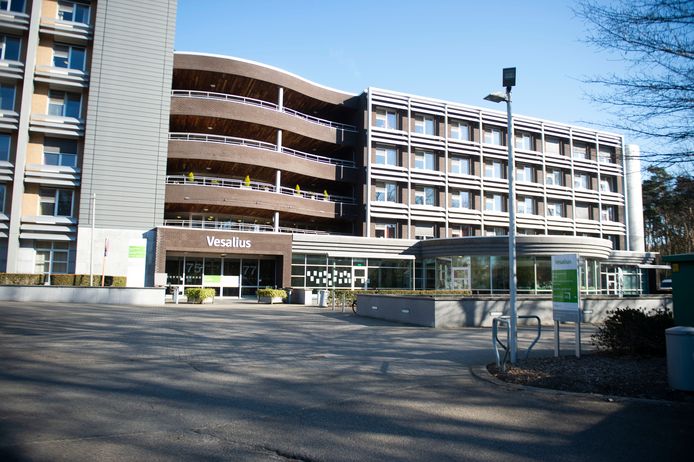 Het Vesalius-gebouw in Brasschaat waar ook het dienstencentrum te vinden is