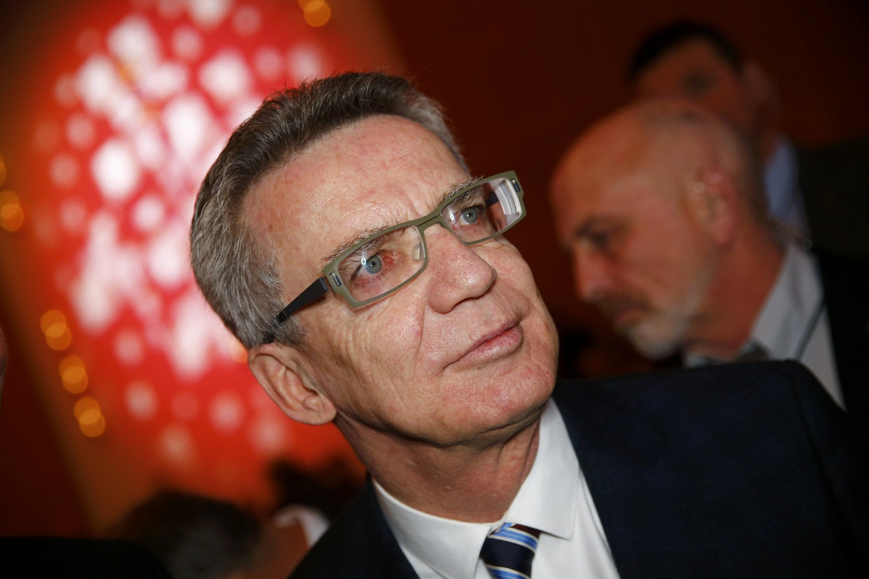 Minister van binnenlandse zaken van Duitsland, Thomas de Maizière: Oppassen voor algemeen wantrouwen richting alle vluchtelingen en migranten. Beeld reuters