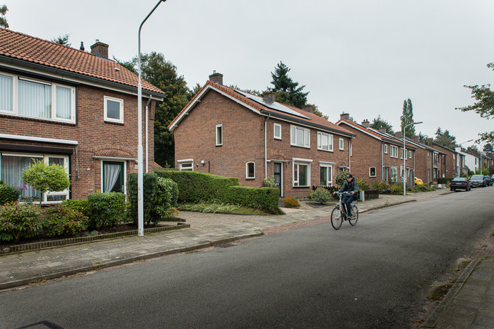 De jaren vijftigwoningen aan de Kamperfoelielaan in Wageningen, zoals er meer in de Benedenbuurt staan.