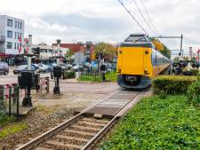 Gele vlakken bij ‘beruchte’ spoorwegovergang in Den Dolder moeten veiligheid vergroten
