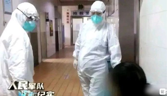 De hoogzwangere Hao Yu is aan het werk in het militair ziekenhuis in Wuhan, China.