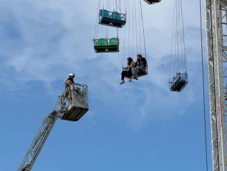 Vier meisjes komen op 20 meter hoogte vast te zitten op attractie tijdens openingsavond van Brugse Meifoor: “Ze stellen het goed”