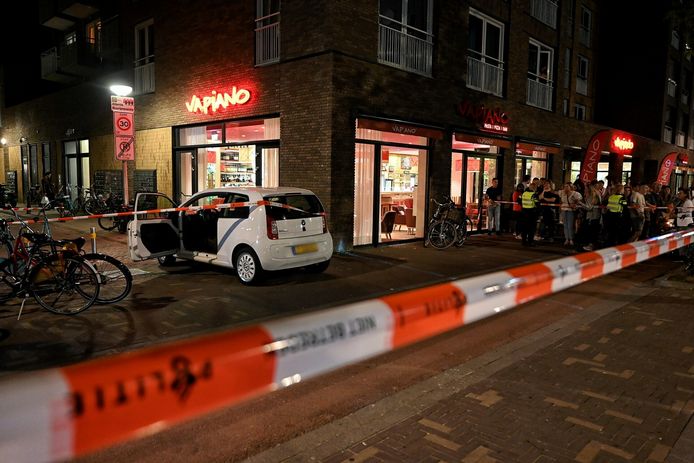 Het politie-onderzoek na de schietpartij in een bar aan de Heuvelring in Tilburg.