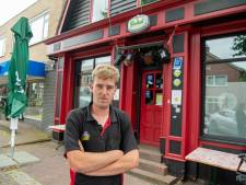 Gerwin (25) sluit zijn kroeg in Gramsbergen na wéér een waarschuwing : ‘Ik ga geen politieagent spelen’