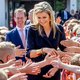Koningin Máxima draagt prachtige maxi-jurk bij concert Sting