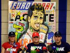 La famille Djokovic crie au scandale lors d'une conférence de presse lunaire: “Novak est crucifié comme Jésus”