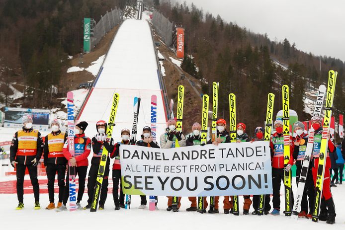 Collega's wensen Daniel-André Tande sterkte.