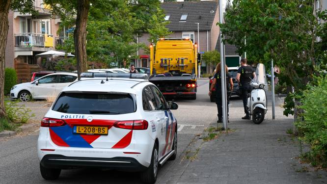 Onderzoek in Utrecht Lunetten: agenten in kogelwerende vesten en scooter in beslag genomen