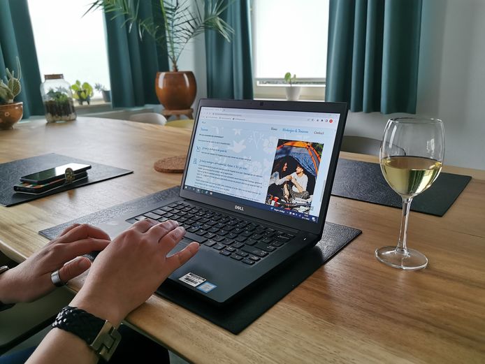 Lieversamen is een relatiebemiddelingsbureau speciaal voor Zeeuws-Vlamingen.
