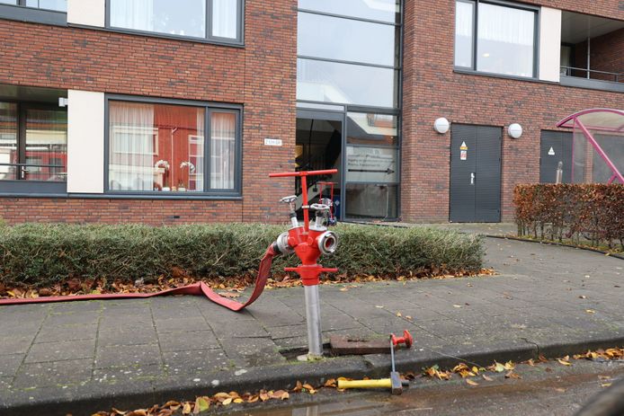 In een woonzorgcentrum in Wijk en Aalburg is vrijdagochtend brand uitgebroken. Het pand is ontruimd.