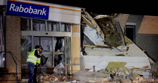 Plofkraak verwoest pand Rabobank in Vinkel | Home - AD.nl