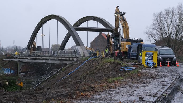 Afgelopen weekend werd de brug tussen Bissegem en Marke afgebroken.