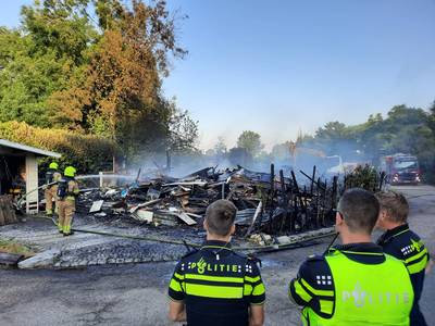 Zeker vier puppy's omgekomen bij chaletbrand in Heerle: ‘Ineens veel zwarte rook boven de camping’