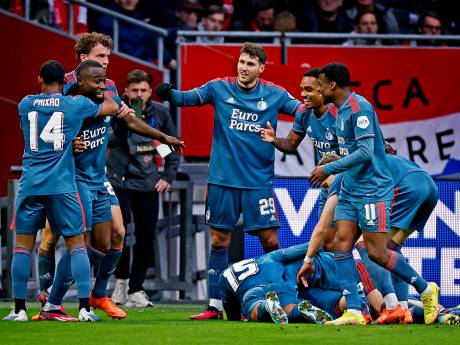 Feyenoord deelt mokerslag uit in titelstrijd met eerste Klassieker-zege bij Ajax sinds 2005