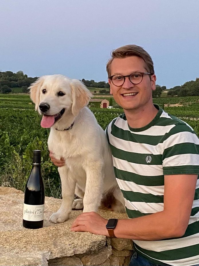 Met hond Freddie en een fles goede wijn