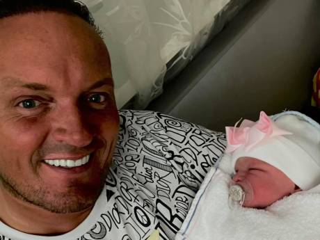 Bijzonder babygeluk voor Apeldoornse zanger Frank van Etten na heftig verlies: ‘Ongelofelijk trots’