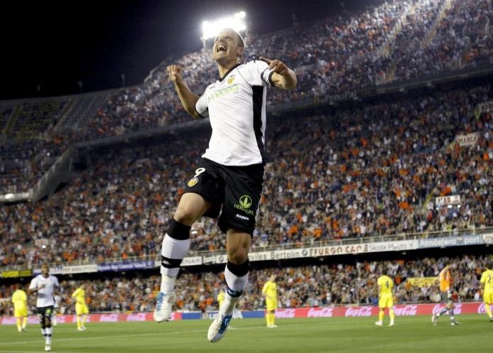 Valencia-speler Soldado is dolblij na zijn eerste goal. Hij maakte er twee. Foto: EPA