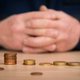 Zo houd je aan het eind van de maand geld over, tip #5: checken, checken, checken