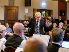 Afscheid met gouden randje voor dirigent Van Hulten: ‘Altijd leerlingen voor de muziek weten te winnen’